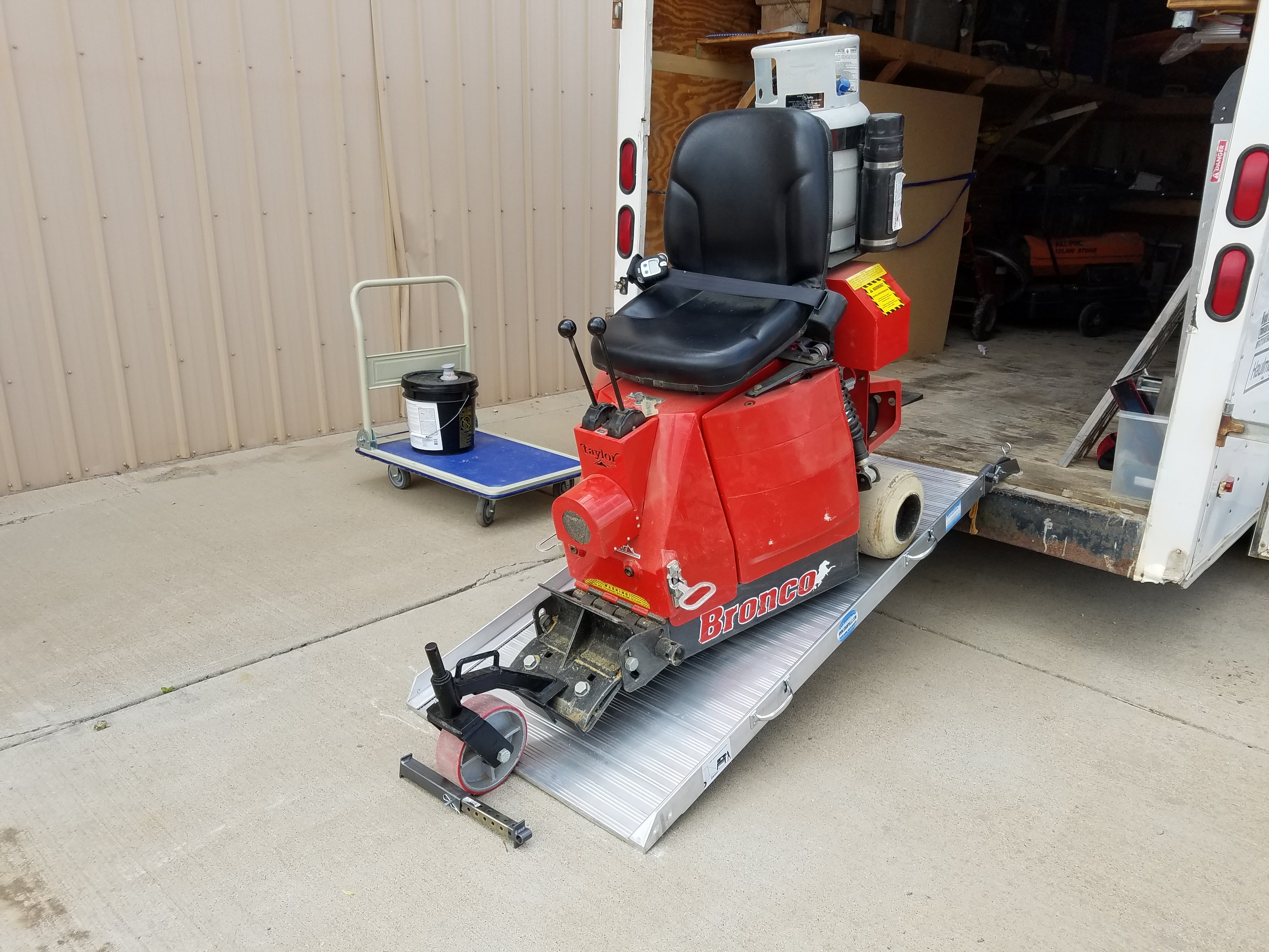 Footing Ramp Machine Gramps Ramps Deluxe Portable Loading Ramp – PreFloorTools.com